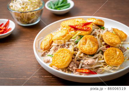 stir-fried bean sprout, egg tofu and minced pork stir-fried bean sprout, egg tofu and minced pork 86006519
