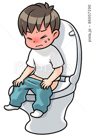 洋式便座に腰掛けて息む男の子 86007390