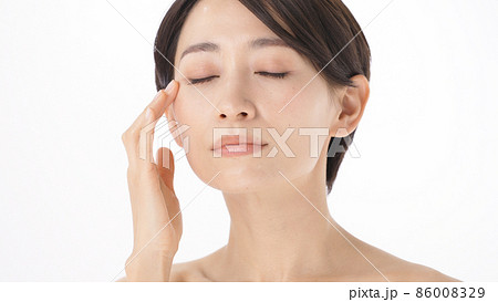 ビューティーイメージ　目元　ミドル女性 86008329