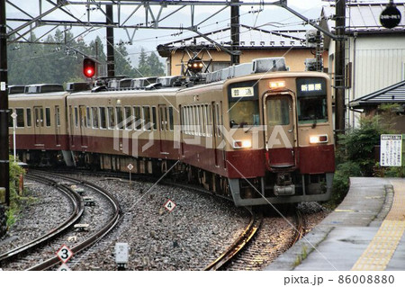 秋雨の中…鬼怒川路を走る懐かしい色合い…リバイバルカラーの東武6050系 秋雨の中…鬼怒川路を走る懐かしい色合い…リバイバルカラーの東武6050系 86008880