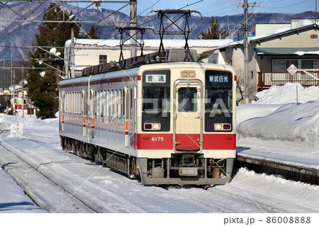 雪の南会津路を快走する…6050系 電車 雪の南会津路を快走する…6050系 電車 86008888