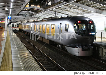 秩父と東京を結ぶ特急ラビュー『ちちぶ・むさしの』 86010097