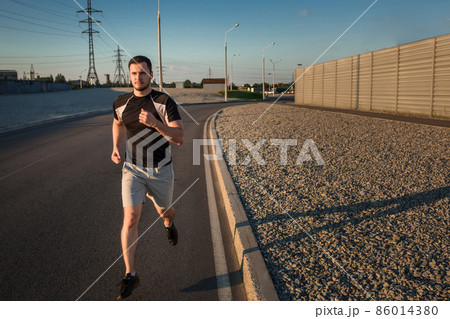 86,000+ Jogging Outdoor Pictures