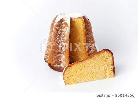 パンドーロ イタリアのケーキ 白背景 86014556
