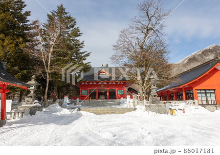 雪の赤城神社　群馬県赤城山 86017181