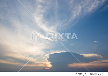 Colorful pictures of the sky and clouds during the evening. 86017739