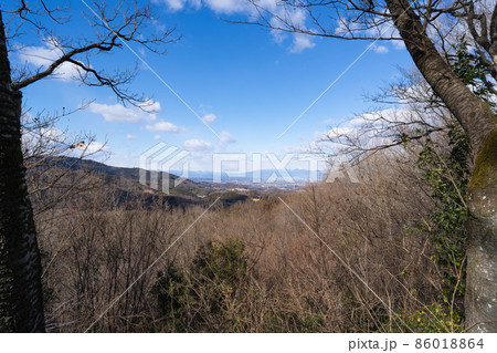 鐘撞堂山の山頂から見た西上州方面の景色 86018864