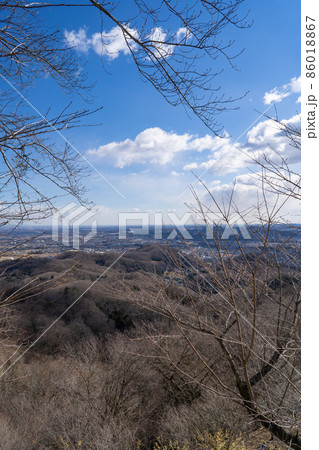 鐘撞堂山の山頂の展望台から見た景色 86018867