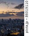 夕暮れの新宿 86019110