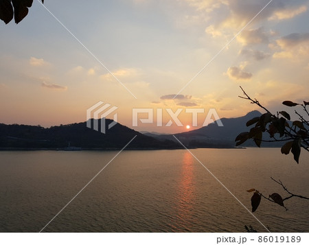 自然 夕日 夕暮れ 86019189