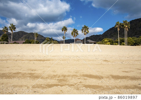 冬の晴れた日の県民の浜 86019897