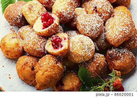 Cottage cheese donuts with raspberries Cottage cheese donuts with raspberries 86020001