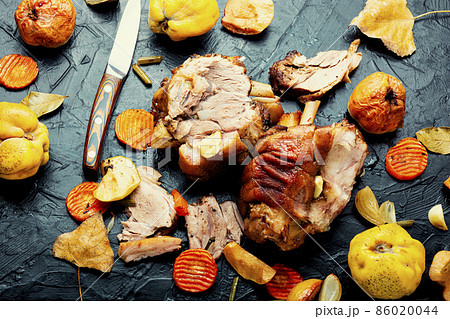Roast pork knuckle 86020044