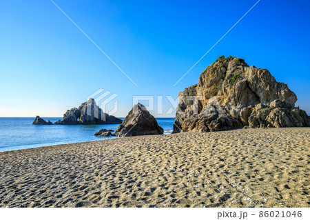 田原市　日出の石門と片浜十三里の砂浜 86021046