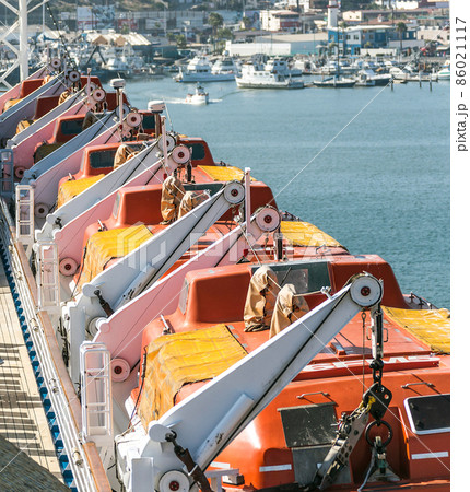 Lifeboats 86021117