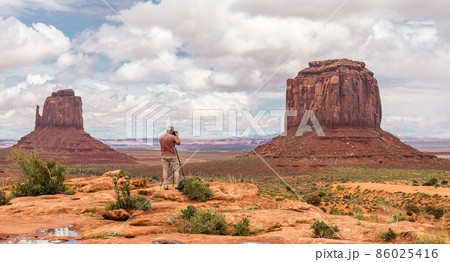 Hiker photographer taking picture Hiker photographer taking picture 86025416