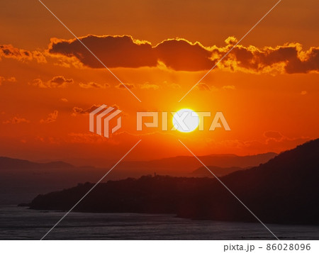 万葉の岬から見る播磨灘の夕景 万葉の岬からの夕日 万葉の岬から見る播磨灘の夕景 万葉の岬からの夕日 86028096