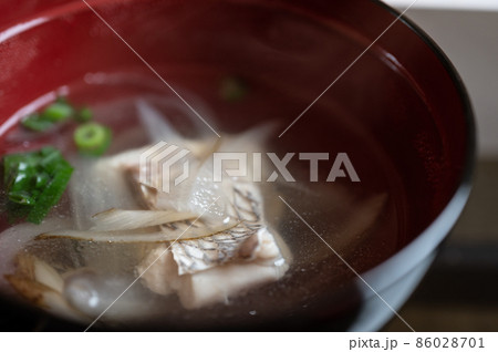 湯気もくもく暖かい鯛のお吸い物|お正月のお節とピッタリ 湯気もくもく暖かい鯛のお吸い物|お正月のお節とピッタリ 86028701