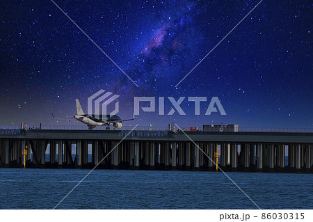 【浮島町公園からⅮ滑走路をタキシング中のスターフライヤー機　空合成】 86030315