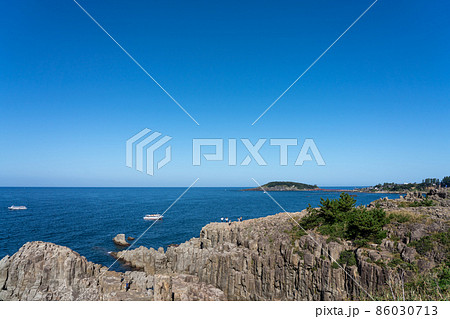 福井県坂井市 断崖絶壁の東尋坊と雄島 (10月) 福井県坂井市 断崖絶壁の東尋坊と雄島 (10月) 86030713