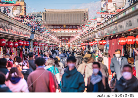 日本の東京都市景観 まん延防止初日、浅草寺には多くの人出。東京9699人3日連続最多…=21日午後 日本の東京都市景観 まん延防止初日、浅草寺には多くの人出。東京9699人3日連続最多…=21日午後 86030789