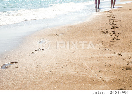 Footprints in the sand 86035996