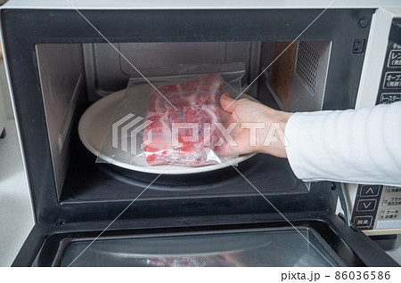 冷凍牛肉レンジで解凍 冷凍牛肉レンジで解凍 86036586