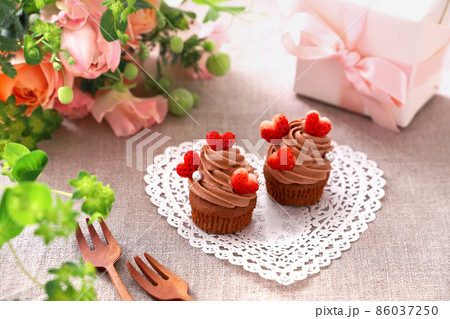 チョコレートカップケーキ　バレンタイン　バレンタインデー 86037250