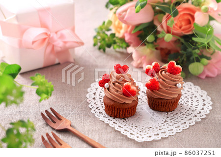チョコレートカップケーキ　バレンタイン　バレンタインデー 86037251