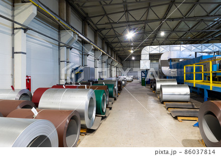 Photo shot of roll of painted galvanized steel sheet at cutting machine, ironworks and metalwork in 86037814