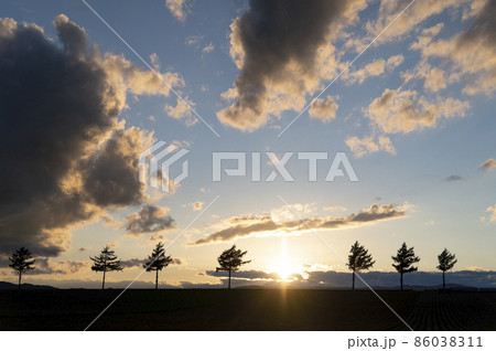 メルヘンの丘でみた夕陽 メルヘンの丘でみた夕陽 86038311