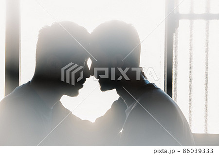 同性愛カップル・多様性・LGBTQ・ゲイのカップルイメージ 86039333