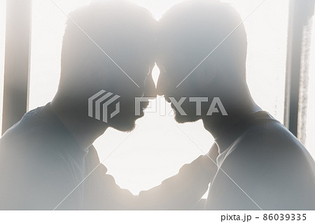 同性愛カップル・多様性・LGBTQ・ゲイのカップルイメージ 86039335