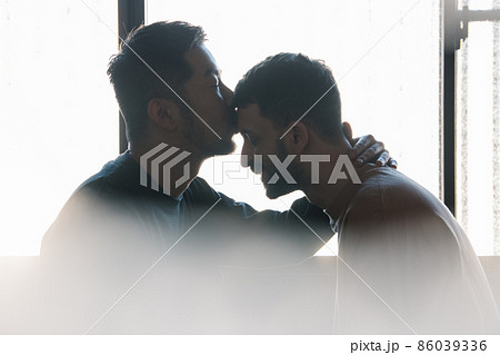 同性愛カップル・多様性・LGBTQ・ゲイのカップルイメージ 86039336