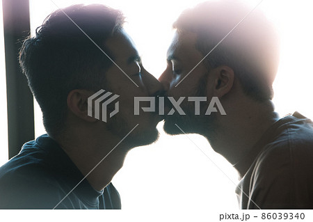 同性愛カップル・多様性・LGBTQ・ゲイのカップルイメージ 86039340