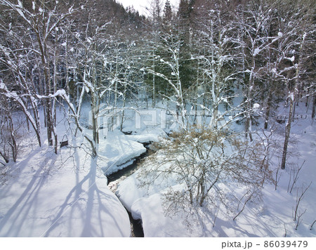 深い雪に包まれた姫川源流域 長野県白馬村(ドローンによる空撮) 深い雪に包まれた姫川源流域 長野県白馬村(ドローンによる空撮) 86039479