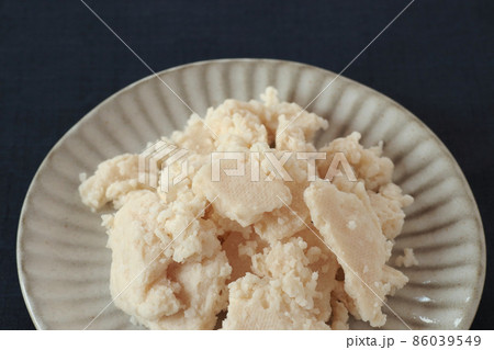 お皿にのった酒粕 お皿にのった酒粕 86039549