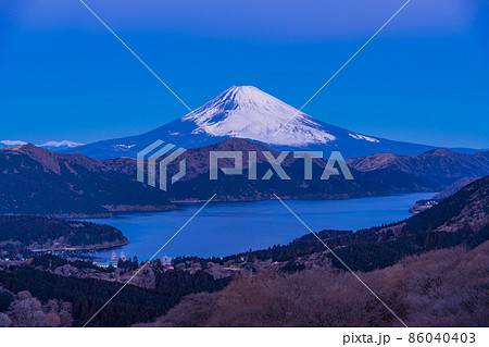 (神奈川県)真冬の箱根から富士山の夜明け (神奈川県)真冬の箱根から富士山の夜明け 86040403