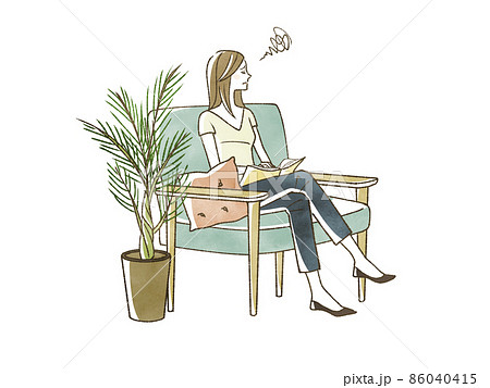 ソファに座っている女性 86040415