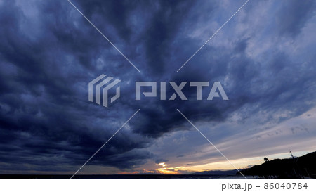 冬の夕空・広角・211112pm・空主体 86040784