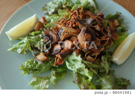 カリカリきのこのレタスサラダ カリカリきのこのレタスサラダ 86041981