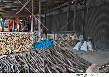 【紀州備長炭 炭焼き窯】　和歌山県田辺市秋津川 86042968