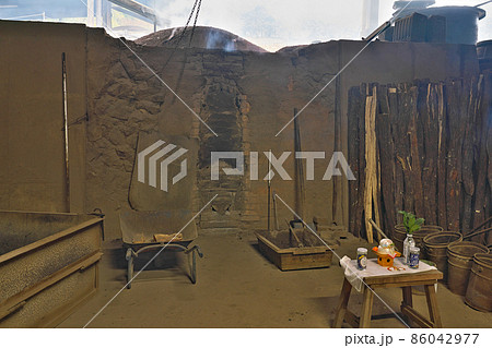 【紀州備長炭 炭焼き窯】　和歌山県田辺市秋津川 86042977