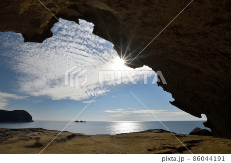 鬼ヶ城から魔見ヶ島 (マブリカ)・磯崎方面を望む 【三重県熊野市】 鬼ヶ城から魔見ヶ島 (マブリカ)・磯崎方面を望む 【三重県熊野市】 86044191