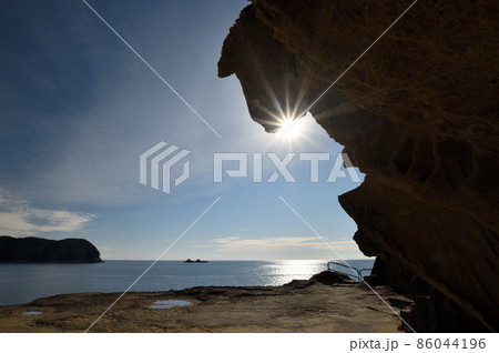 鬼ヶ城から魔見ヶ島 (マブリカ)・磯崎方面を望む 【三重県熊野市】 鬼ヶ城から魔見ヶ島 (マブリカ)・磯崎方面を望む 【三重県熊野市】 86044196