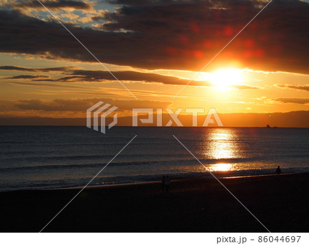 夕焼けの湘南 86044697
