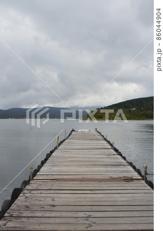 湖の桟橋（山中湖／山梨県南都留郡山中湖村） 86044904
