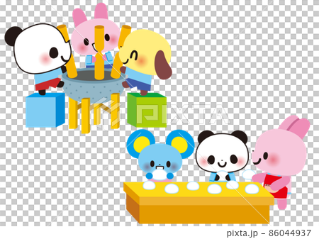 Children enjoying the New Year with rice cakes Children enjoying the New Year with rice cakes 86044937