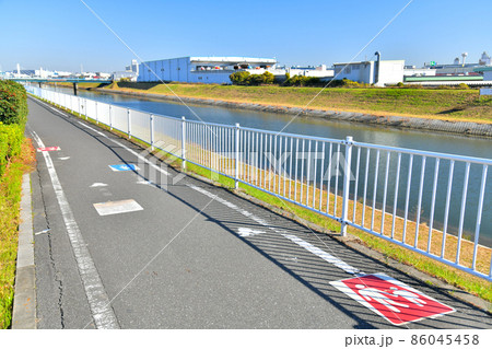 領家橋／新芝川方面を下流より望む(埼玉県川口市)【2021.11】 86045458