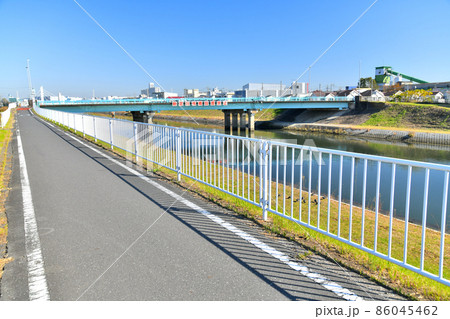 領家橋/新芝川方面を下流より望む(埼玉県川口市)【2021.11】 領家橋/新芝川方面を下流より望む(埼玉県川口市)【2021.11】 86045462